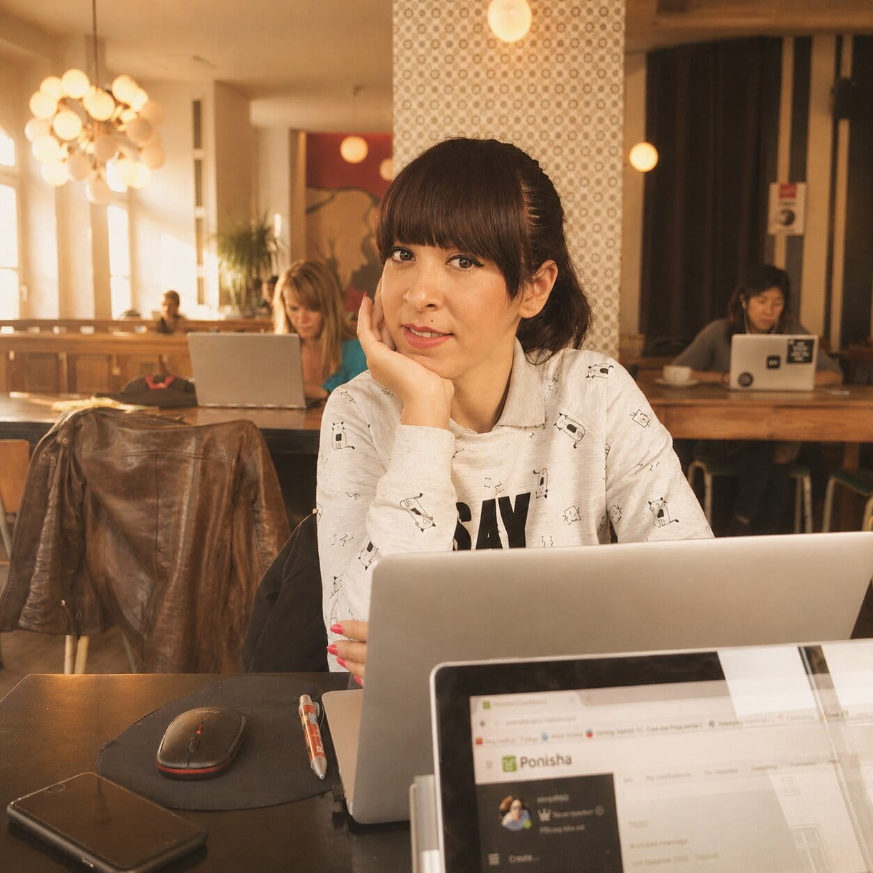 Roza with her laptop